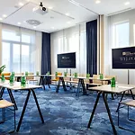 Hilton Garden Airport 4*
