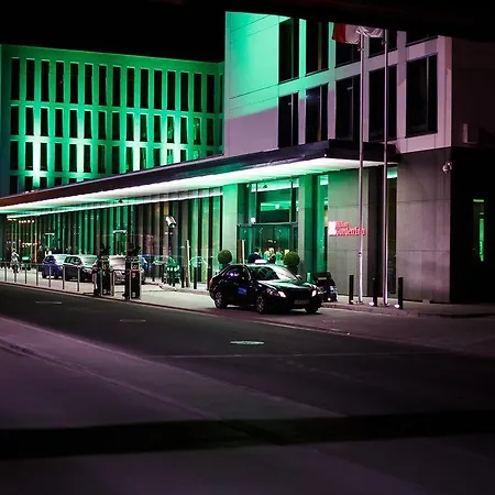 Hilton Garden Airport Hotel 4*