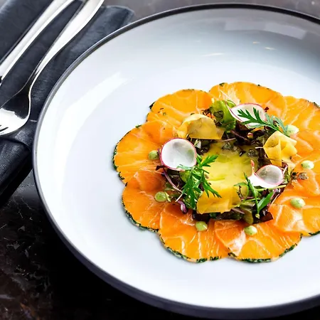 힐튼 가든 인 에어포트 4*