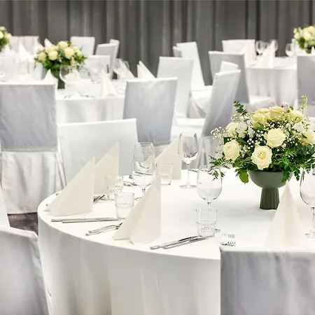 Hilton Garden Airport Готель 4*