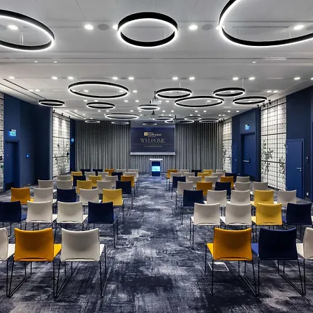 ヒルトン ガーデン エアポート 4*