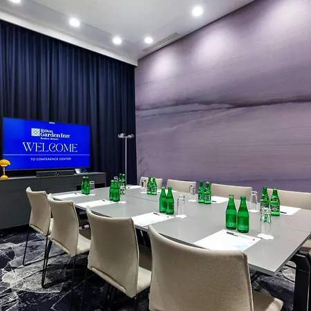 Hilton Garden Airport Готель
