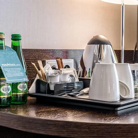 Hilton Garden Airport Готель