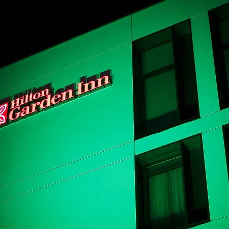 힐튼 가든 인 에어포트 호텔 4*