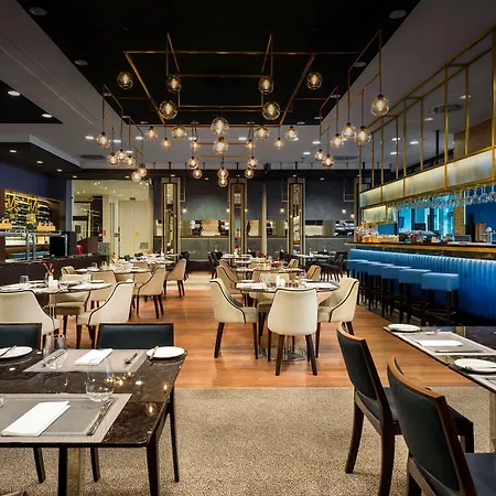 Hilton Garden Airport Готель 4*