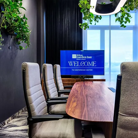 Готель Hilton Garden Airport