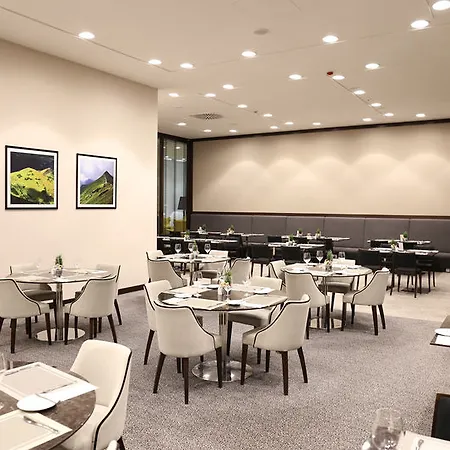 ヒルトン ガーデン エアポート 4*