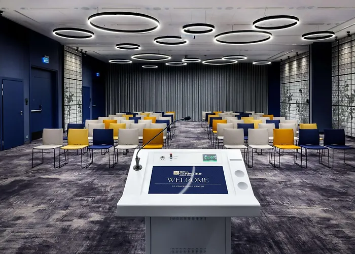 Hilton Garden Airport 4*