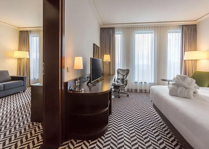 Hilton Garden Airport 4*