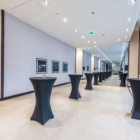 Hilton Garden Airport