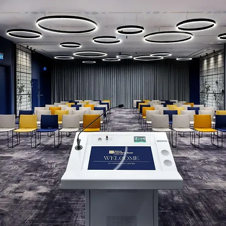 Hilton Garden Airport 4*