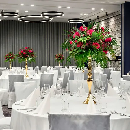 Hilton Garden Airport